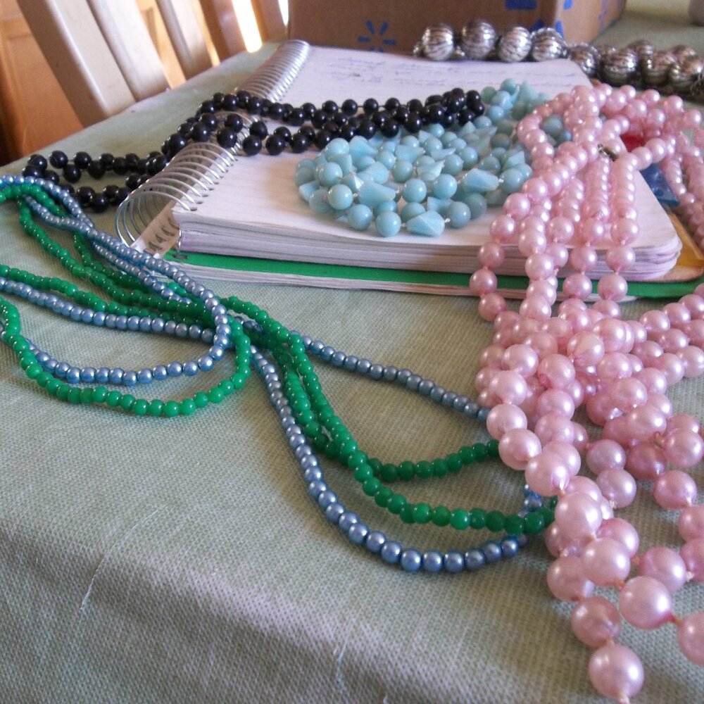 Costume jewelry, 5 beaded necklaces